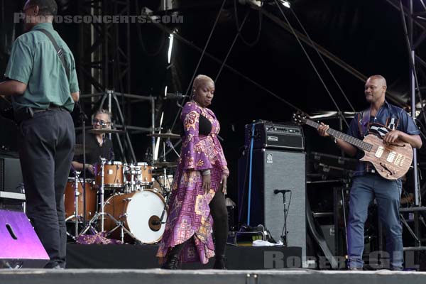 ANGELIQUE KIDJO - 2016-06-25 - PARIS - Hippodrome de Longchamp - Bagatelle - 